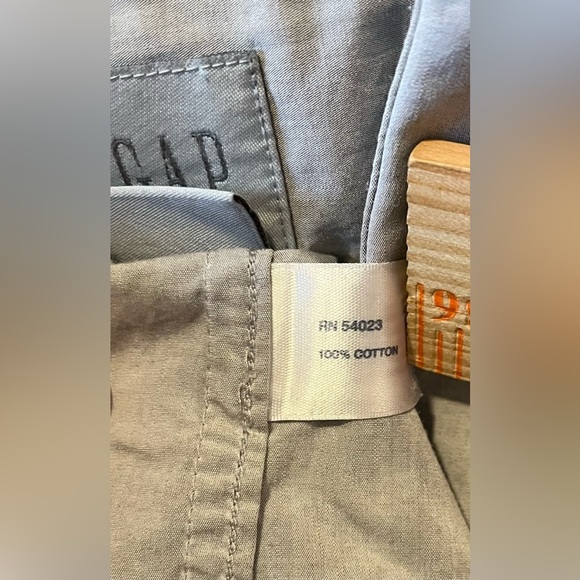 GAP Men’s Gray Fitted Long Sleeve Button Down Dress Shirt; Size S (14-14.5) - Picture 5 of 8